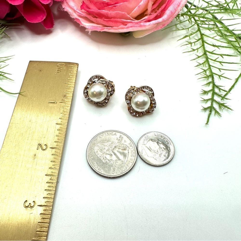 NEW⚜️Pearl & Crystal Embellished Cluster Clip Earrings - Picture 5 of 5